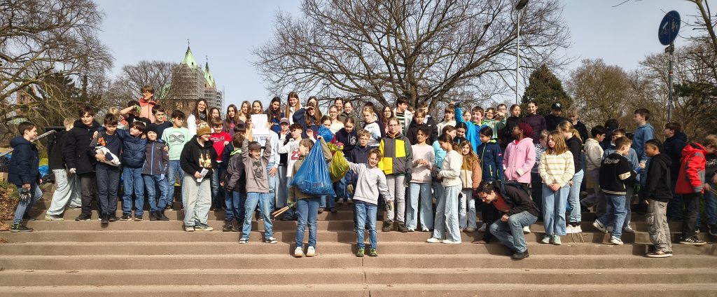Die fleißigen Helfer:innen beim 23. Dreck-Weg-Tag
