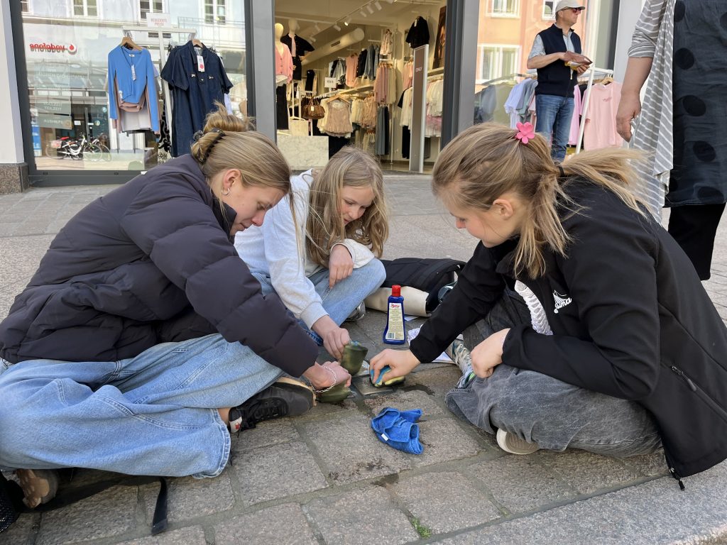 Impression von der Stolpersteinputzaktion